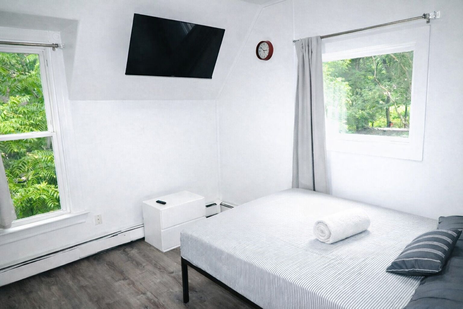 4 室のベッドルーム、アイロン / アイロン台、WiFi、ベッドシーツ