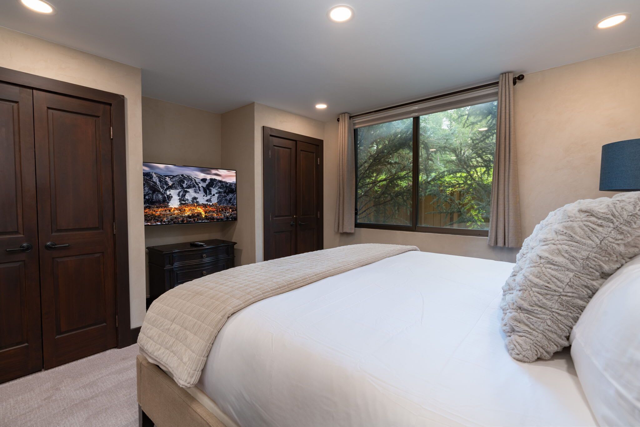 2 makuuhuonetta, silitysrauta/-lauta, vauvan matkasänky, Wi-Fi