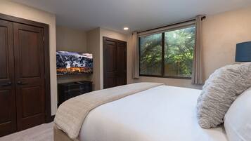 2 bedrooms, iron/ironing board, travel cot, WiFi