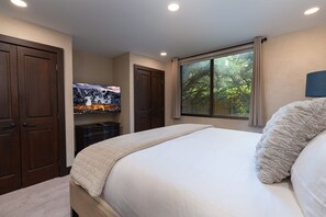 2 bedrooms, iron/ironing board, travel cot, WiFi