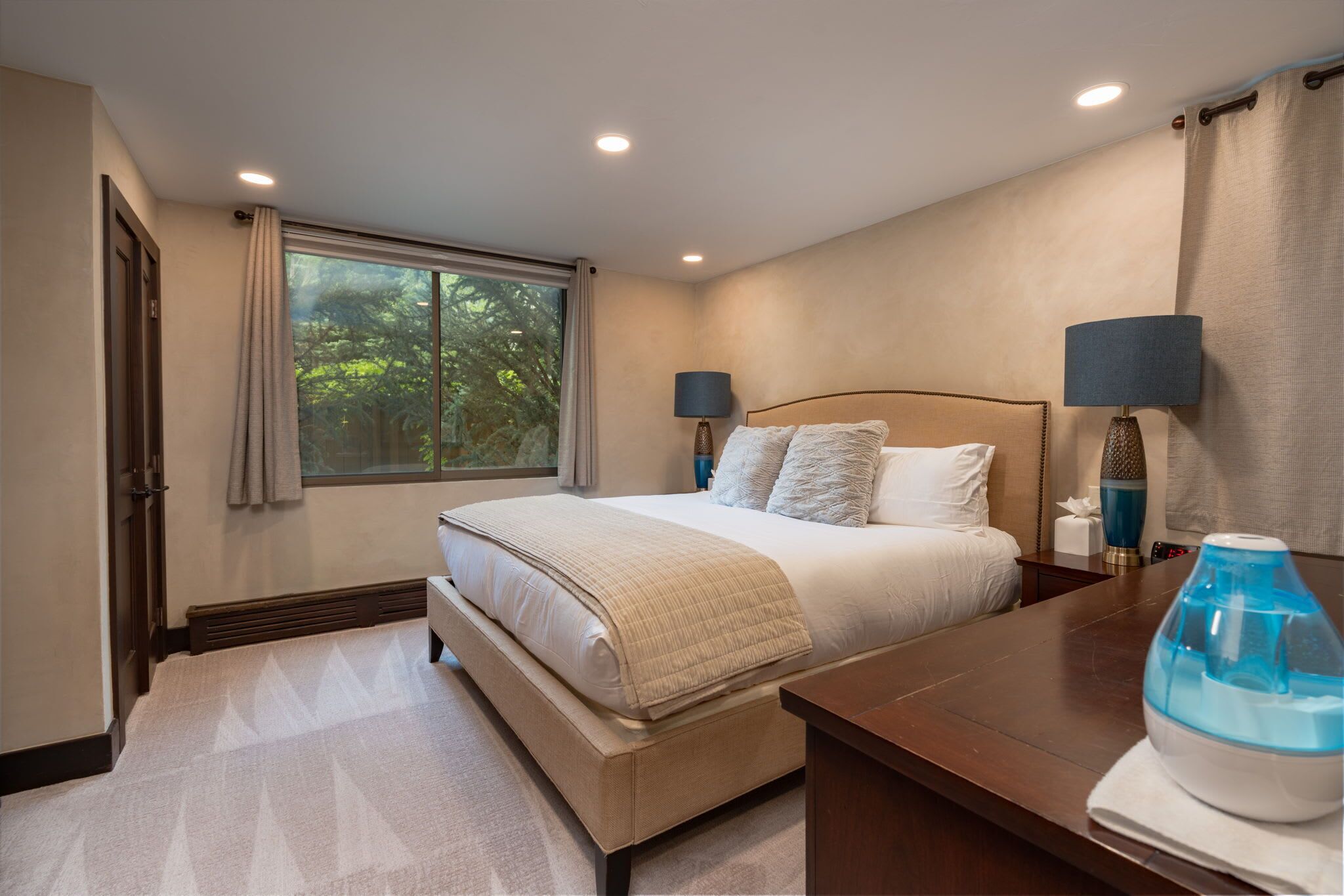 2 habitaciones, tabla de planchar con plancha, cuna de viaje y wifi 