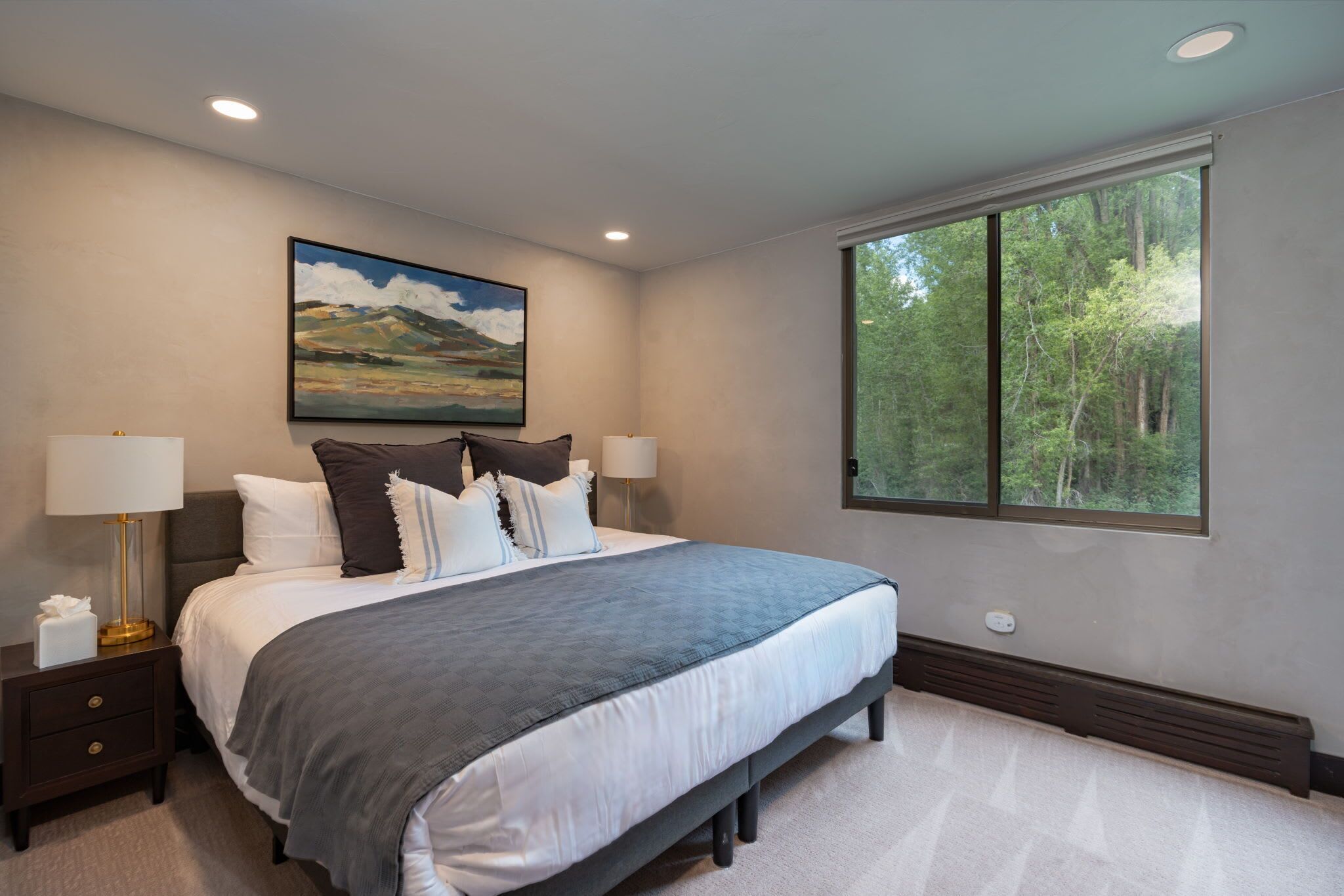 2 habitaciones, tabla de planchar con plancha, cuna de viaje y wifi 