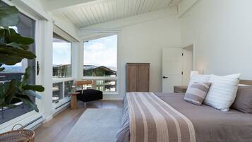 4 chambres, bureau, fer et planche Ă repasser, lit parapluie