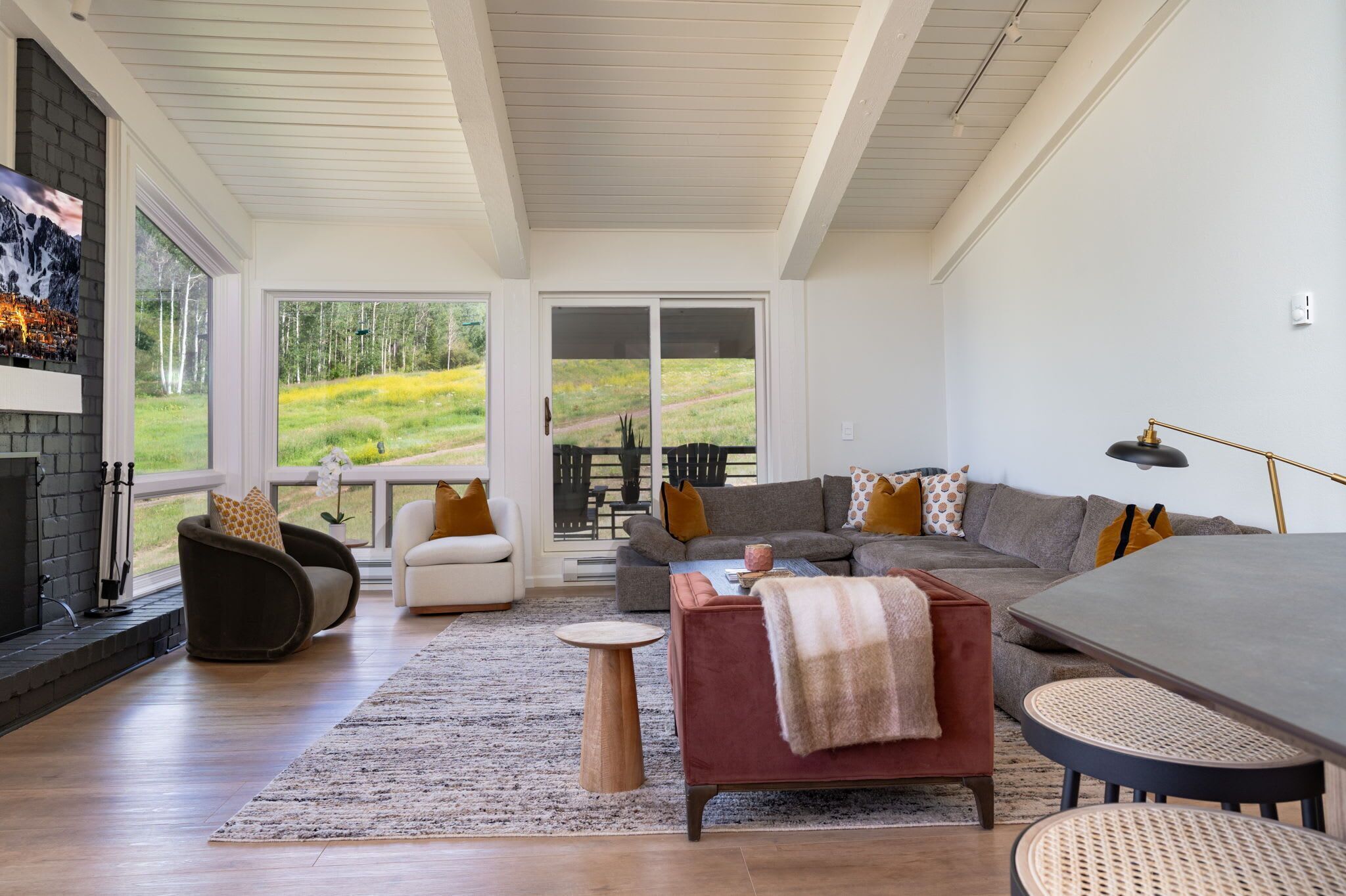 TV, fireplace, offices