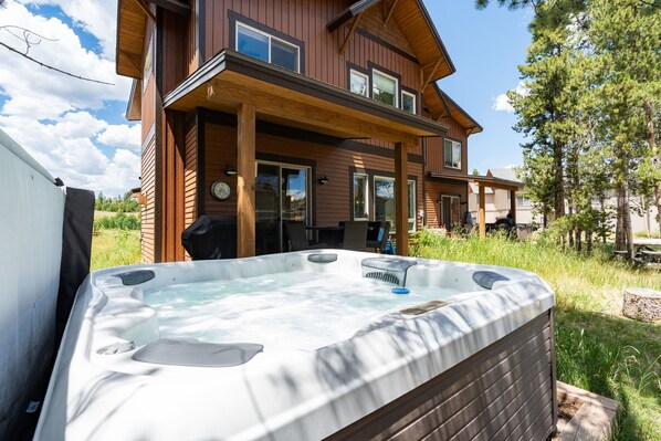 Bañera de hidromasaje al aire libre