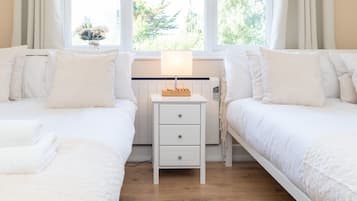 1 bedroom, iron/ironing board, internet, bed sheets