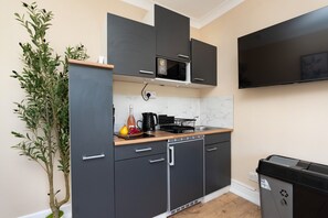 Refrigerador, microondas, horno, placa de cocina