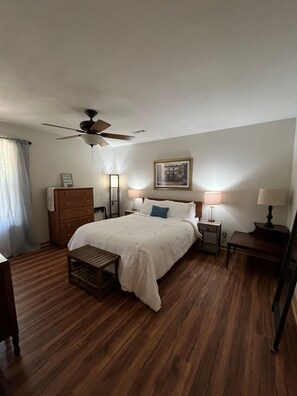 2 sovrum, skrivbord, strykjärn/strykbräda och gratis wi-fi