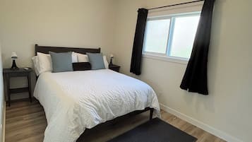 1 bedroom, desk, iron/ironing board, WiFi