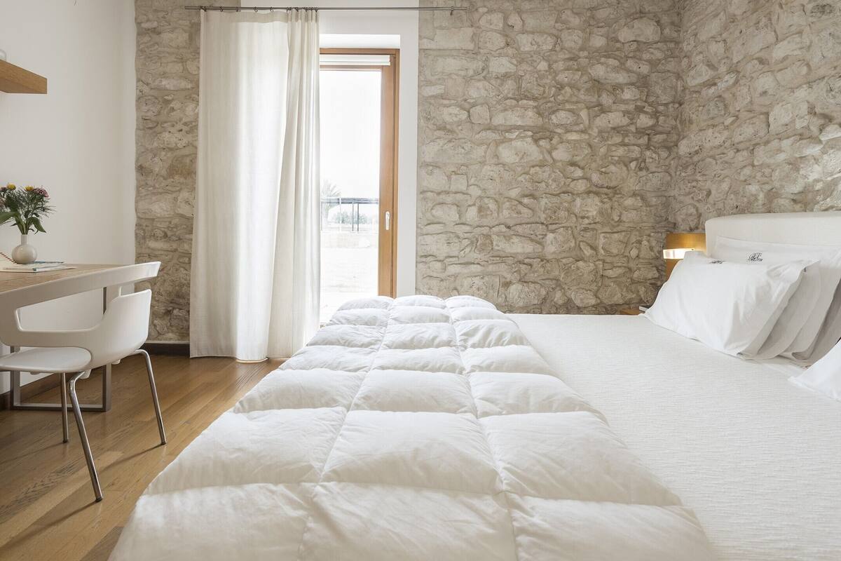 Deluxe Room | In-room safe, iron/ironing board, free WiFi