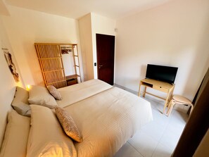 3 bedrooms, in-room safe, iron/ironing board, free WiFi