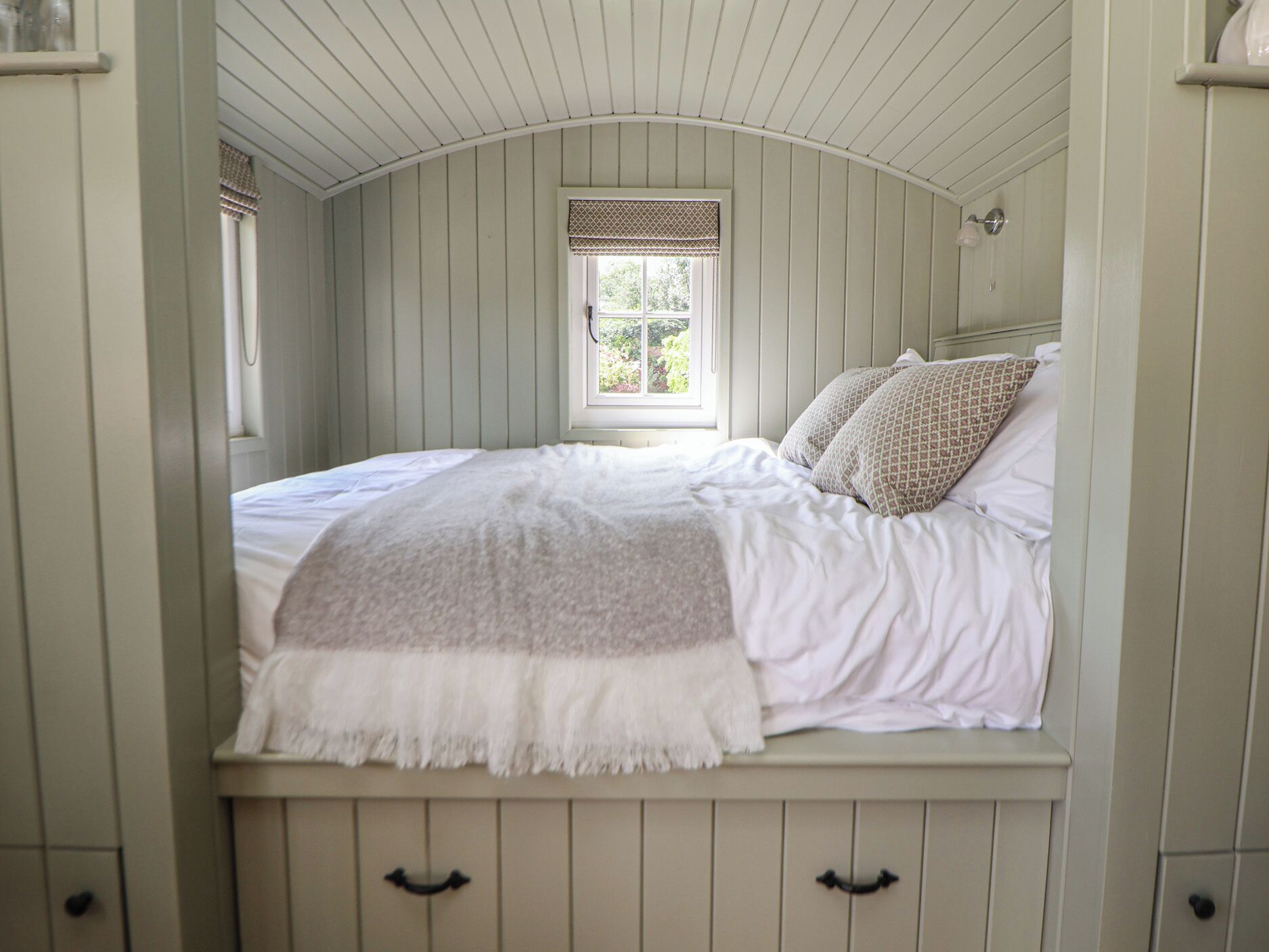 The Garden Hut, Romantic, With A Garden In Cefn Park Estate - Wrexham