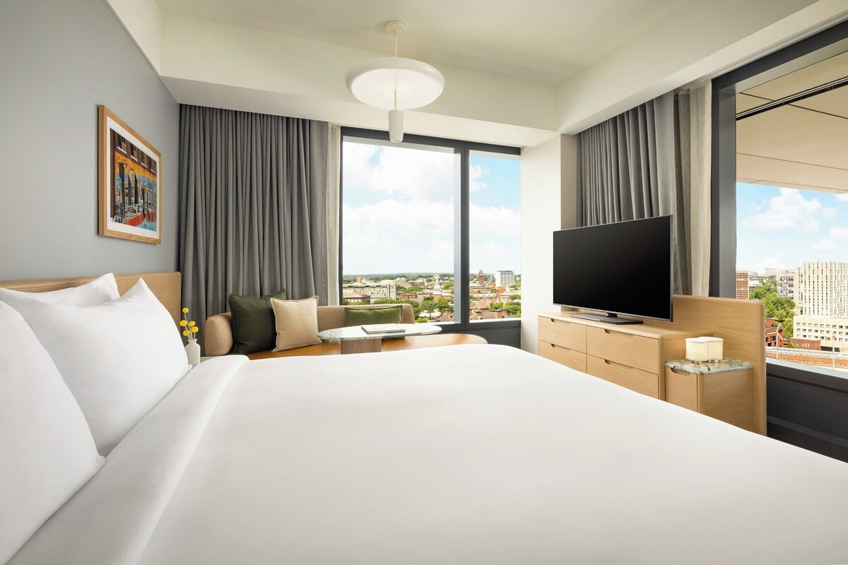 Premium bedding, down comforters, pillowtop beds, minibar
