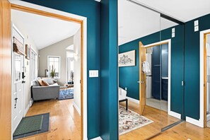Premium Apartment, 1 King Bed with Sofa bed, Balcony | Premium bedding, down comforters, individually decorated - Dragëstil Park Point Aparthōtel | Boutique Collection by Heirloom (Duluth)