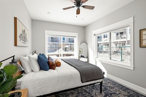 Luxury Condo, 2 Bedrooms, Pets Allowed, Lake View | Premium bedding, down comforters, individually decorated