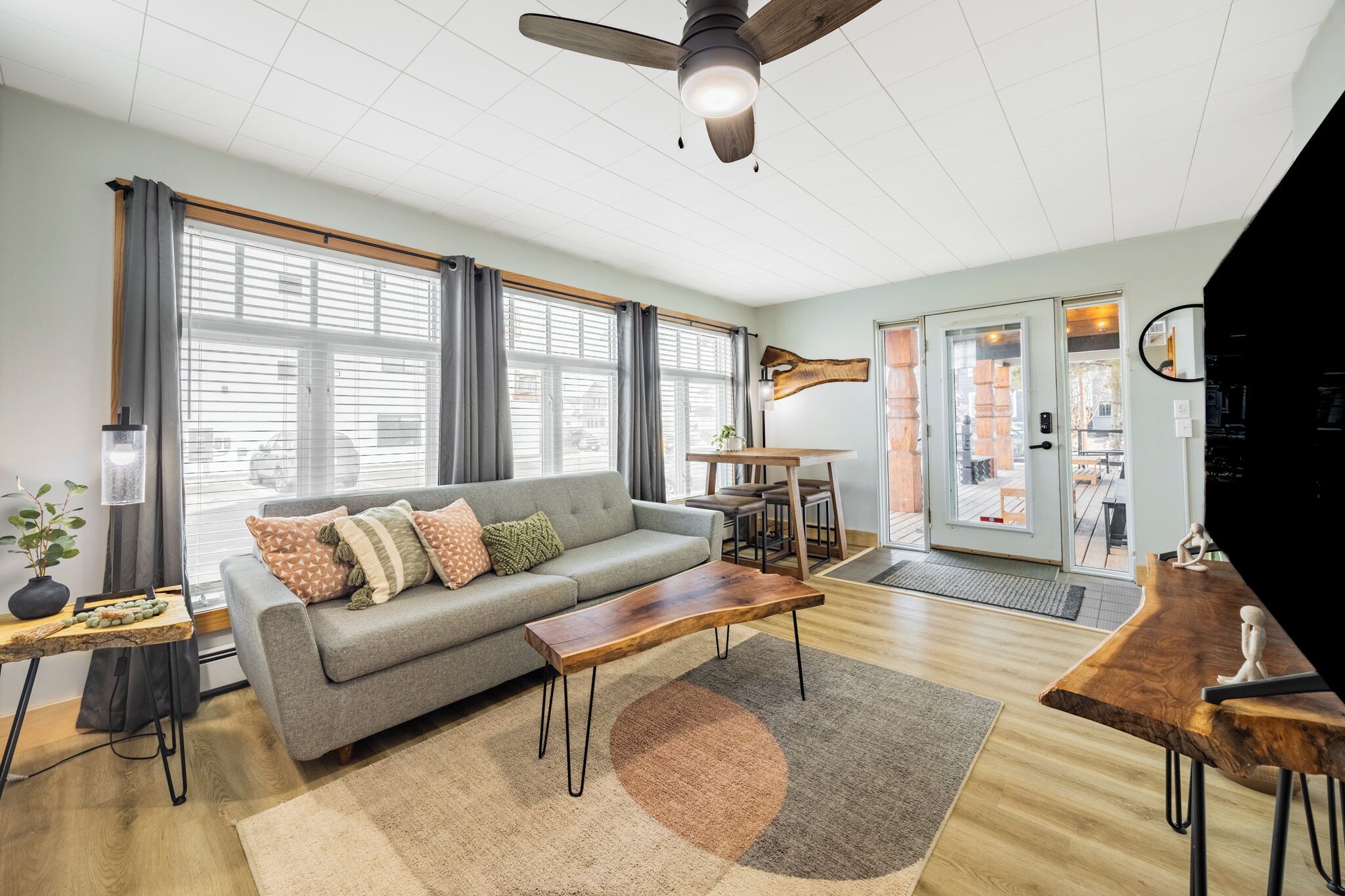 Premium Apartment, 1 King Bed with Sofa bed, Kitchenette | Living area | 50-inch Smart TV with digital channels