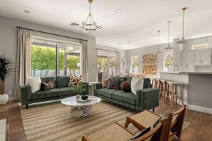 Smart TV, stereo - Desert Serenity: Pool, Sauna, Gym, Hot Tub, Bocce (Palm Springs)