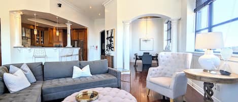 Smart TV, fireplace