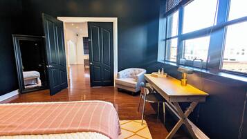 3 bedrooms, desk, iron/ironing board, free WiFi