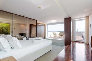 5 bedrooms, desk, iron/ironing board, WiFi