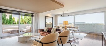 Skyline Retreat with pool by Portugal Active