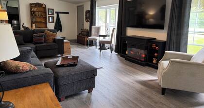 Drummond Island Hotel & Vacation Homes - Channel Road Charmer