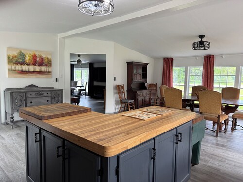 Drummond Island Hotel & Vacation Homes - Channel Road Charmer