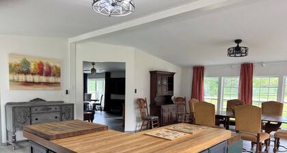 Drummond Island Hotel & Vacation Homes - Channel Road Charmer