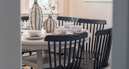 NEW! The Blue Bungalow: Fully renovated 4BR, 2BA home with cozy Minnesota vibes.