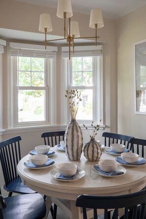 Dining - The Blue Bungalow: Fully renovated 4BR, 2BA home with cozy Minnesota vibes. (Saint Paul)
