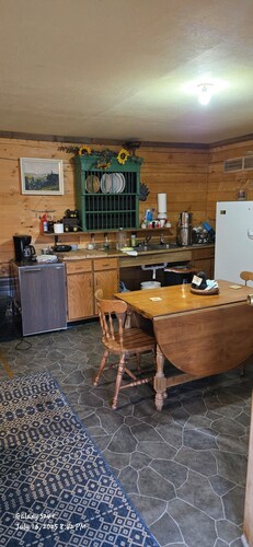 Tranquil cabin with WiFi in charming Wisdom,MT.
The peace of mind is so quiet