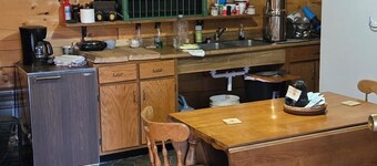 Tranquil cabin with WiFi in charming Wisdom,MT.
The peace of mind is so quiet