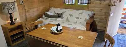 Tranquil cabin with WiFi in charming Wisdom,MT.
The peace of mind is so quiet