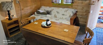 Tranquil cabin with WiFi in charming Wisdom,MT.
The peace of mind is so quiet