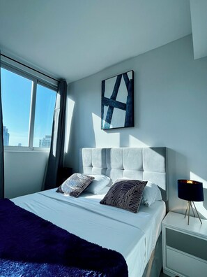 特色公寓式客房, 海洋景观 (109) | 笔记本电脑工作区、熨斗/熨衣板、免费 WiFi、床单