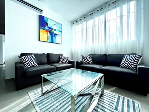 Signature Condo, Ocean View (109) | Living area