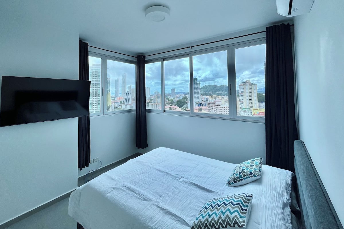 Luxury Condo, Ocean View (103)