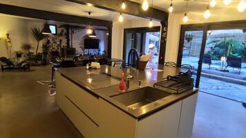 Microwave, oven, stovetop, dishwasher