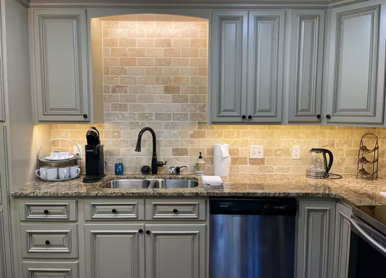 冰箱、微波炉、烤箱、炉灶