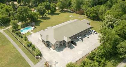 Smoky Mountain River Retreat in Townsend, TN-Unit 204