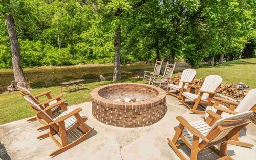 Smoky Mountain River Retreat in Townsend, TN-Unit 204