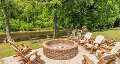 Smoky Mountain River Retreat in Townsend, TN-Unit 204