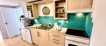 Dolphin Bay - Charming 1 Bedroom Apartment