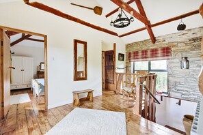 2 bedrooms, iron/ironing board, Internet, bed sheets