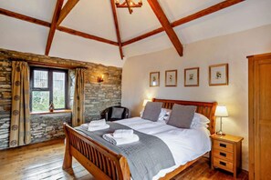 2 bedrooms, iron/ironing board, internet, bed sheets