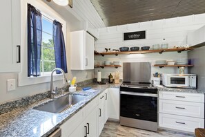 Mikrobølgeovn, ovn, kogeplade, opvaskemaskine