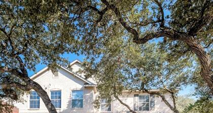 Spacious 5-bedroom house with 2 king size beds in the best area of San Antonio