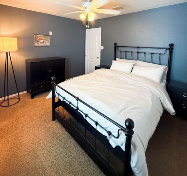5 bedrooms, iron/ironing board, WiFi, bed sheets