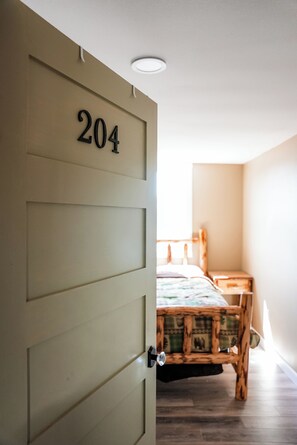 4 bedrooms, WiFi, bed sheets