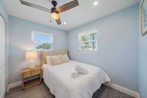 3 bedrooms, desk, iron/ironing board, free WiFi